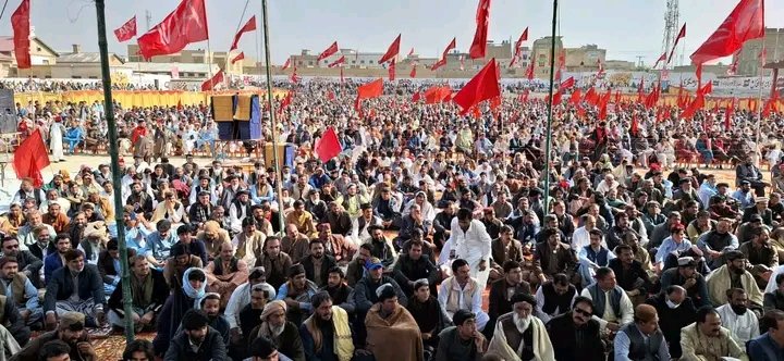 چمن: عوامی نیشنل پارٹی بلوچستان کے زیراہتمام شہید خان جیلانی خان اچکزئی کی 13ویں برسی، شہید اسدخان اچکزئی کی تیسری برسی اور شہید ارباب غلام کاسی ایڈوکیٹ کے چہلم کی مناسبت سے جلسہ عام، مرکزی سینئر نائب صدر امیرحیدرخان ہوتی خطاب کررہے ہیں۔
#ANPBalochistan | 
@HaiderHotiANP
