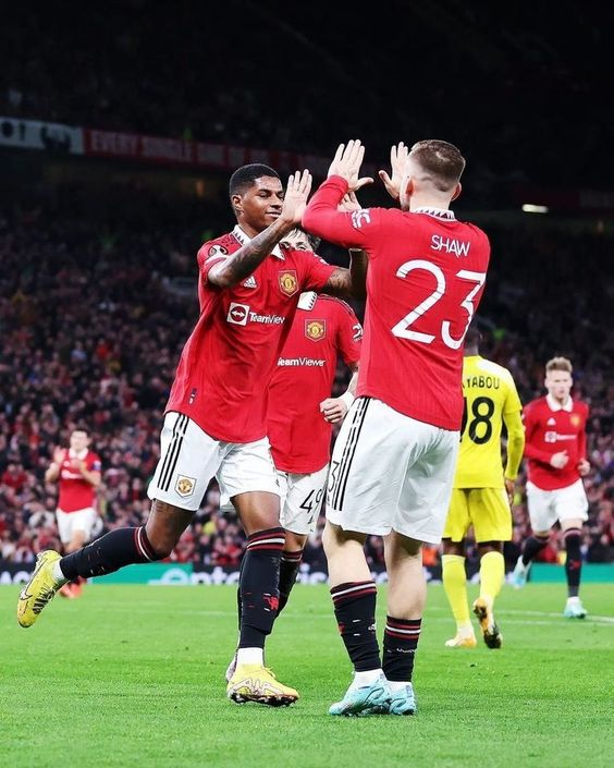 luciacollection's tweet photo. Everton - MU: Uncompromising battle

Where are the MU fans? Let's wait for the match between the Red Devils and Everton to take place at 11:30 p.m https://t.co/CSOJRvkVlv