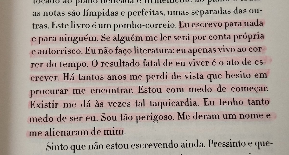 gritosepulcral's tweet photo. eu tenho tanto medo de ser eu. sou tão perigoso. me deram um nome e me alienaram de mim. https://t.co/VKGyj8Qm1V
