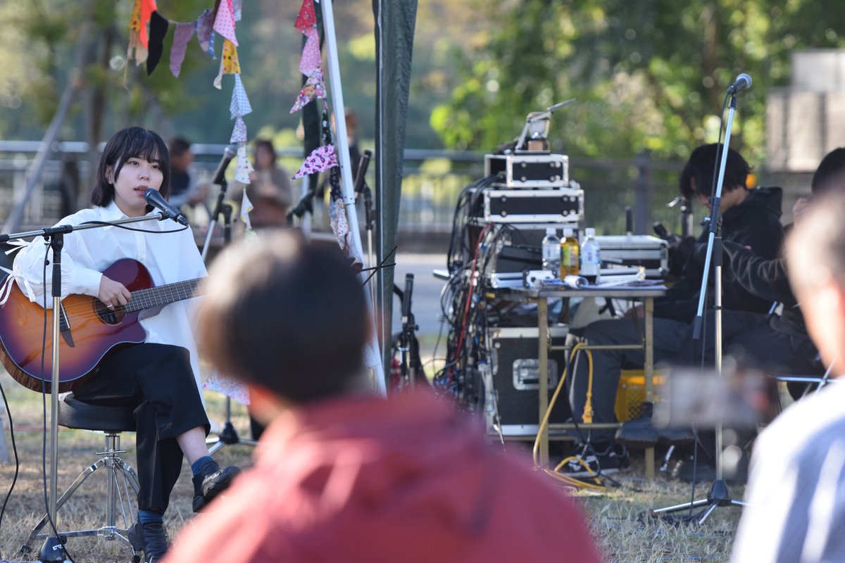 T_HAPPYHOLIDAY's tweet image. AOBAステージ
#栢本ての ちゃん。

東京のライブハウス #DYCUBE からの推薦アーティストとして歌いに来てくれました。

おそらく今回のハピホリの最年少ミュージシャン。

東京のサーキットイベントでご一緒したときに、お話はできなかったけどステージを見させていただいて。

僭越ながら、