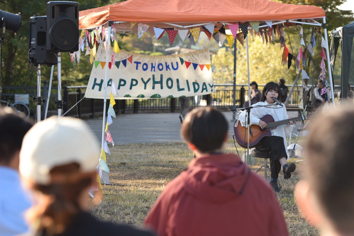 T_HAPPYHOLIDAY's tweet image. AOBAステージ
#栢本ての ちゃん。

東京のライブハウス #DYCUBE からの推薦アーティストとして歌いに来てくれました。

おそらく今回のハピホリの最年少ミュージシャン。

東京のサーキットイベントでご一緒したときに、お話はできなかったけどステージを見させていただいて。

僭越ながら、