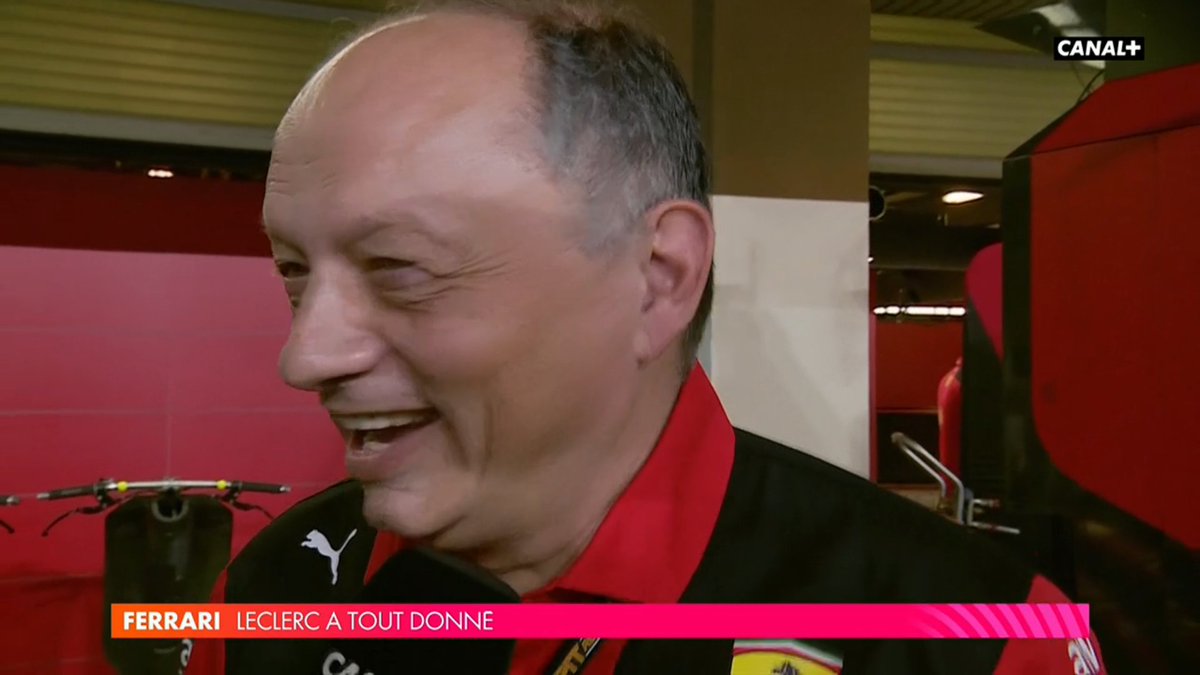 TearOffFR's tweet photo. Margot Laffite : "Comment on occupe l'hiver, dès demain par exemple ?"

Fred Vasseur : "Demain je fais Netflix à 7H00 du mat', super !"  😭😭

(📸 @CanalplusF1)

#F1 #AbuDhabiGP