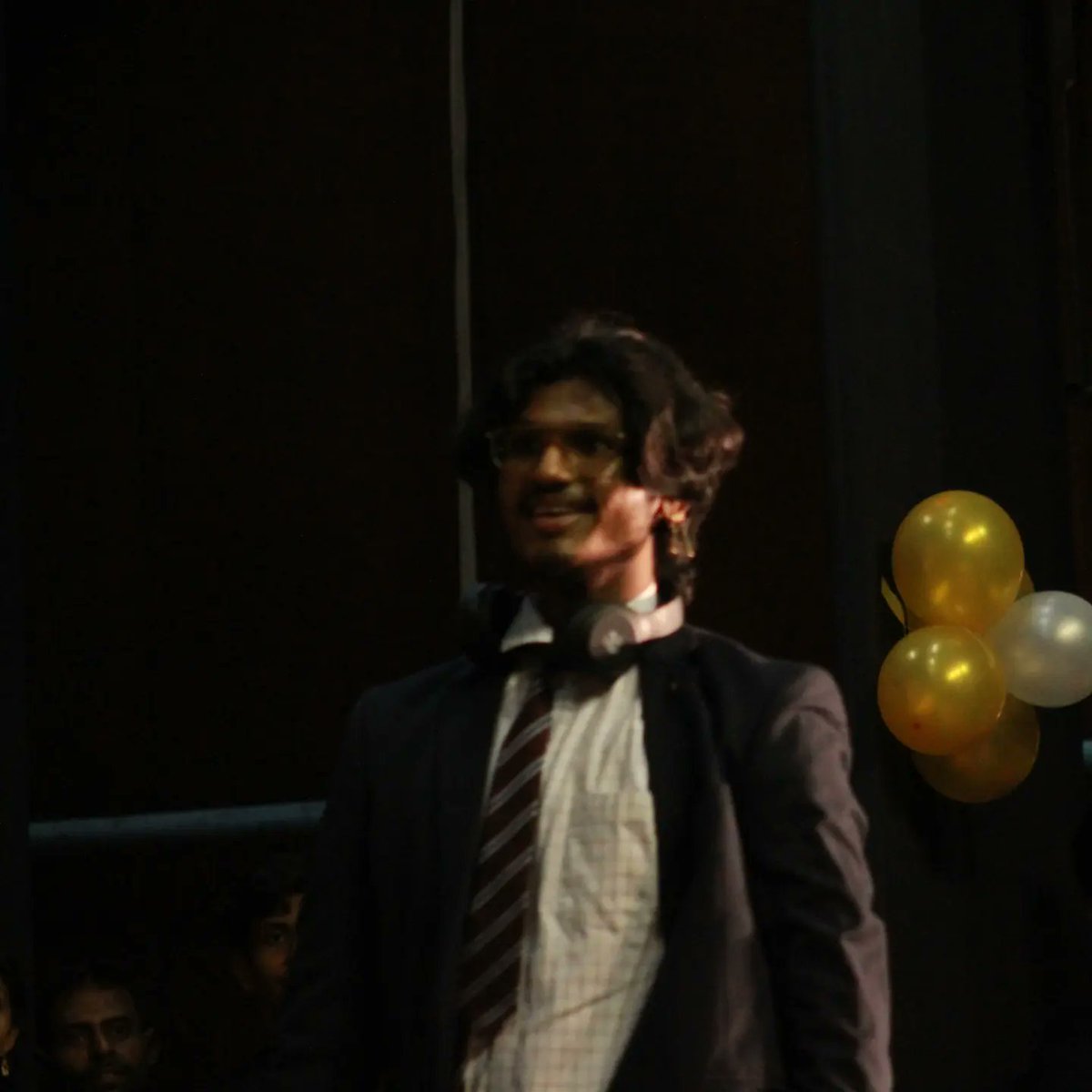 Remotehalo's tweet image. suits suit me