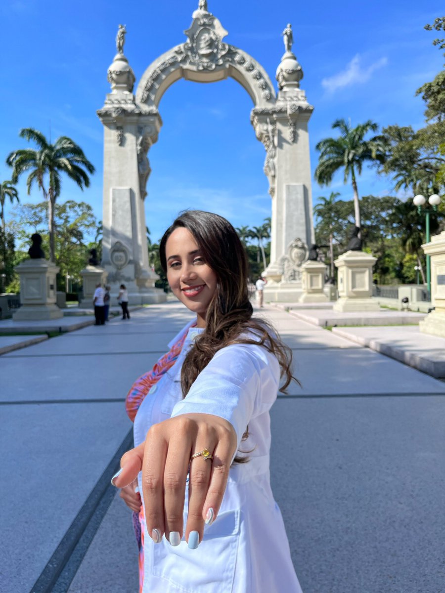 skartista's tweet image. Dia de fotos oficiales como médico cirujano 🥹👩🏻‍⚕️