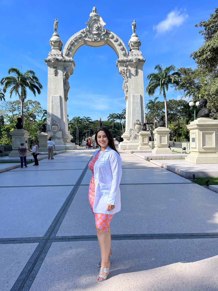 skartista's tweet image. Dia de fotos oficiales como médico cirujano 🥹👩🏻‍⚕️