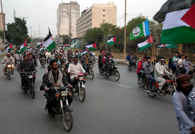 BPINewsOrg's tweet image. Pakistanis show solidarity with Palestinians through marches in Karachi and Lahore. #PalestinianSupport #PakistanMarches #Karachi #LahoreProtests