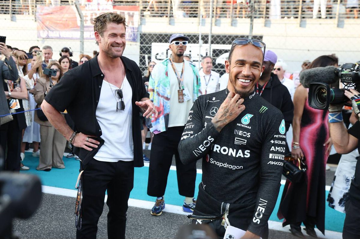 fiagirly's tweet photo. omg lewis hamilton and thor at the #abudhabiGP !!!! https://t.co/O27qebbeNl