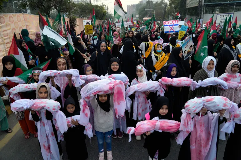 BPINewsOrg's tweet image. Pakistanis show solidarity with Palestinians through marches in Karachi and Lahore. #PalestinianSupport #PakistanMarches #Karachi #LahoreProtests