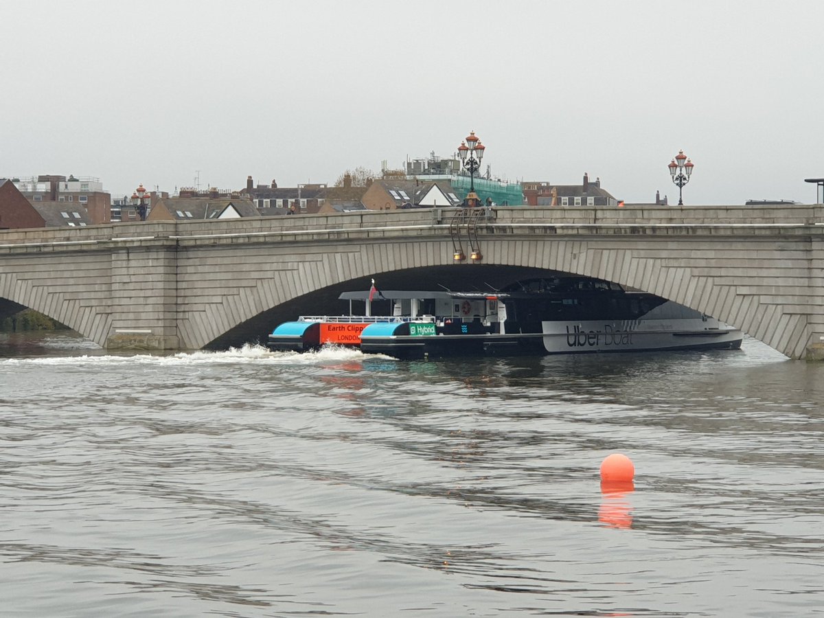 Earth Clipper - Steady as she goes! High tidy at Putney Bridge @thamesclippers #Earthclipper #putneybridge #thamespath #lifeinlondon #riverthames #lifeonthethames