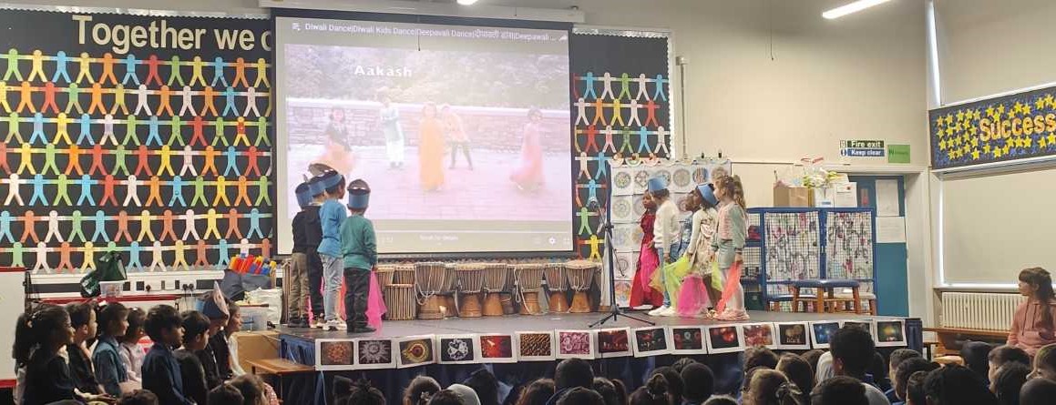 SchoolNorthview's tweet photo. What a great way of ending the week! Year 1 performed a fantastic assembly about Diwali 🪔✨👏👏#NorthviewPrimarySchool https://t.co/QnVusHjdud