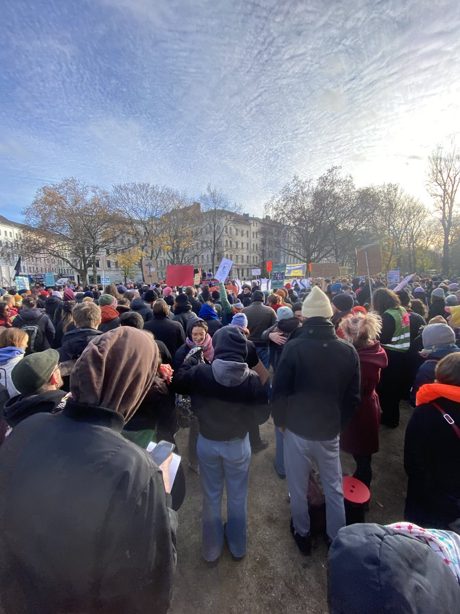 nilslaubach's tweet image. Wir sind laut gegen die Abschottung Europas - mit mehr als 1500 Menschen. 
Shame on you, SPD und Grüne! 
#StopGEAS @stopgeas