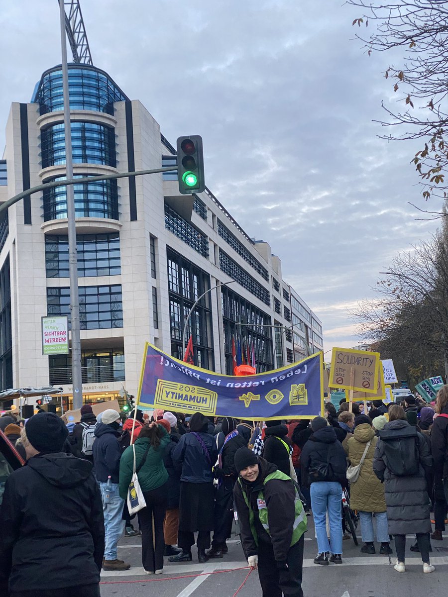 nilslaubach's tweet image. Wir sind laut gegen die Abschottung Europas - mit mehr als 1500 Menschen. 
Shame on you, SPD und Grüne! 
#StopGEAS @stopgeas