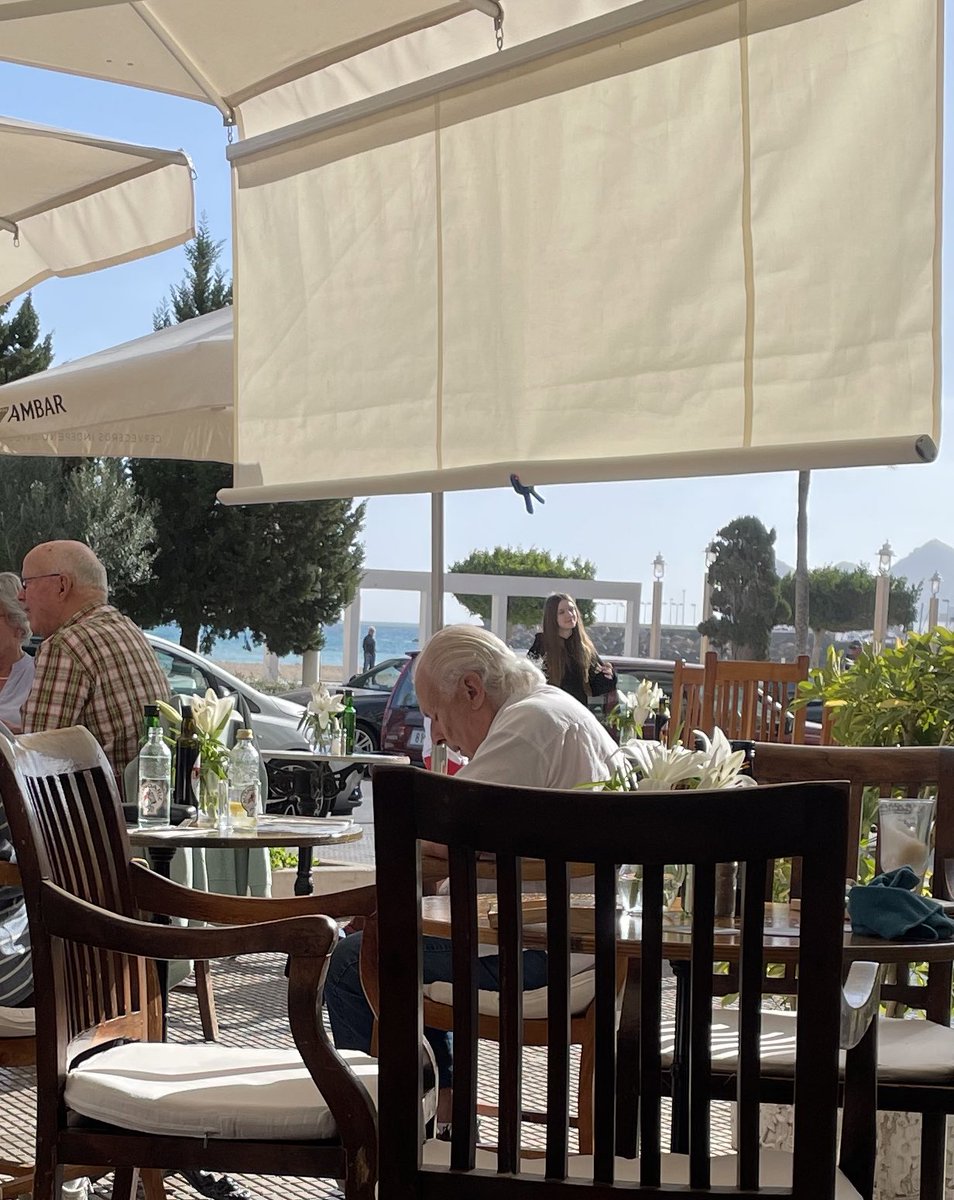 ferdinandkoop's tweet photo. Op het terras een heel oud matje. :-) #Spanje #Altea #CafeOpera https://t.co/RDKDCBYkda