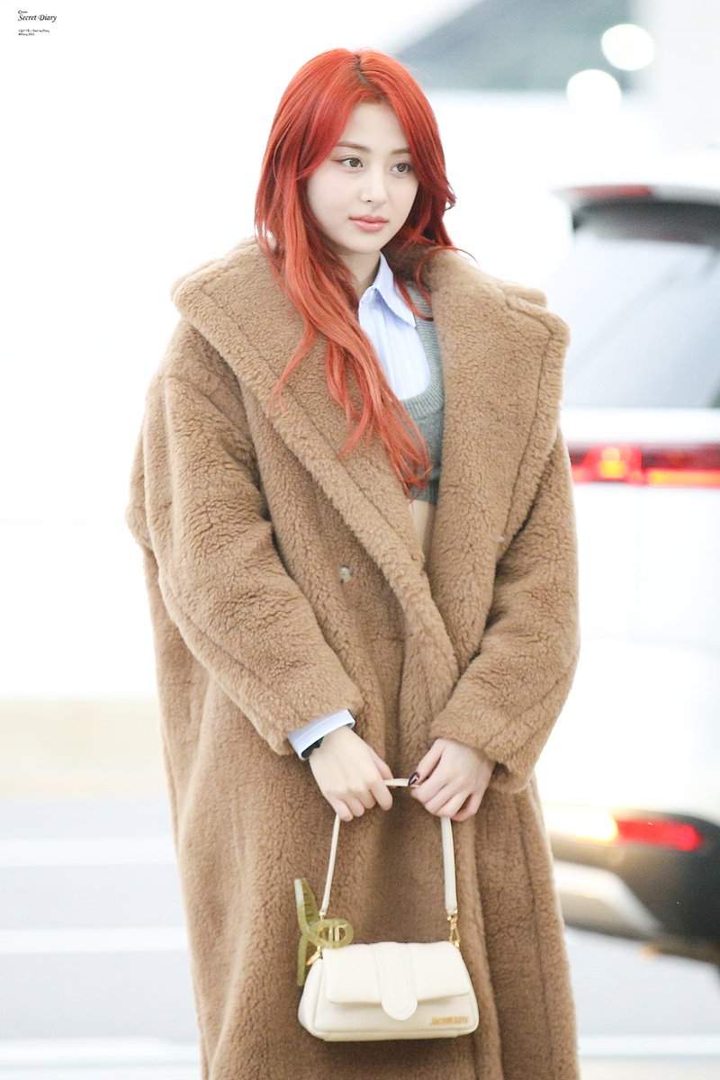 Diary_0022's tweet photo. 231126 인천공항 르세라핌 허윤진
@le_sserafim #르세라핌 #LE_SSERAFIM #HUHYUNJIN #허윤진 #ホユンジン #윤진 #yunjin
https://t.co/Ay0HuPvfkf https://t.co/XkacB5dxQy