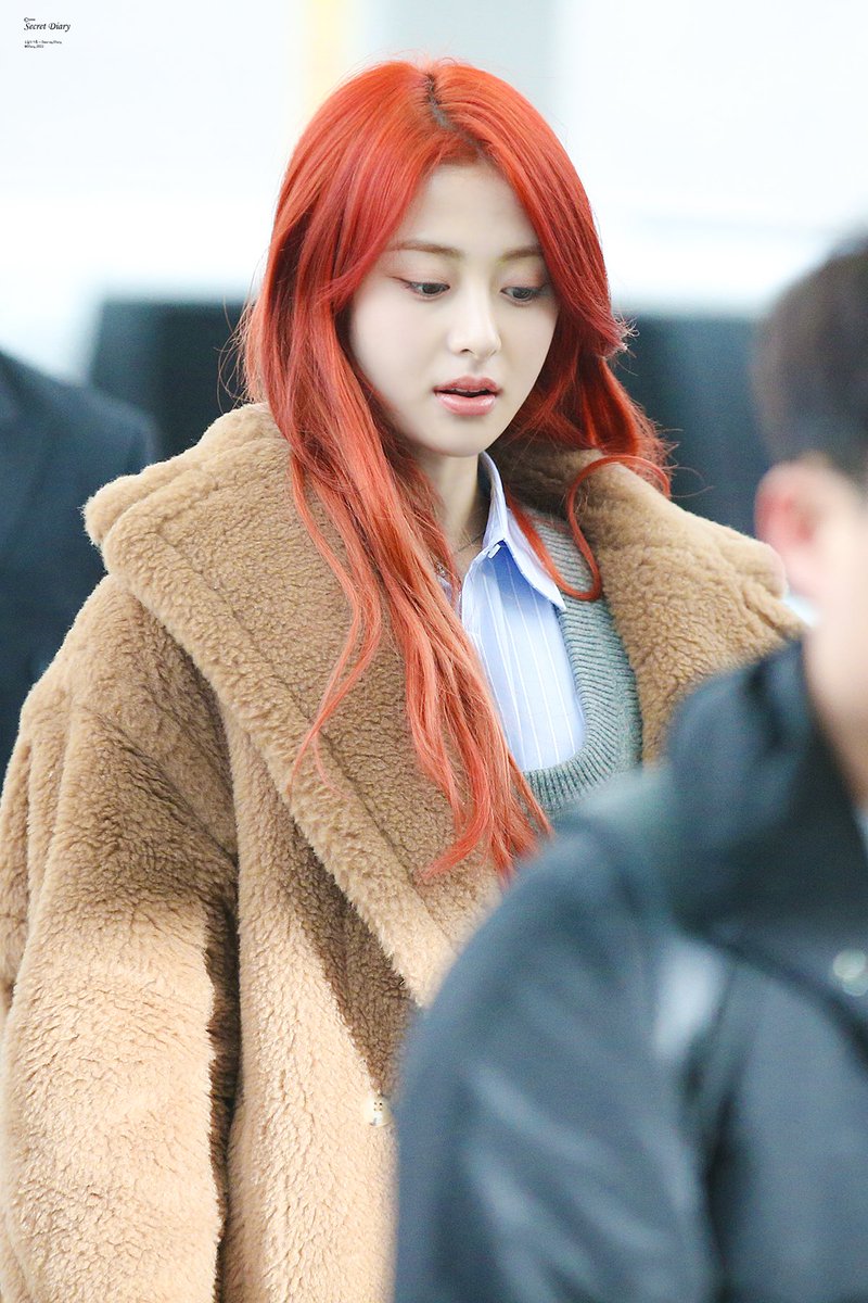 Diary_0022's tweet photo. 231126 인천공항 르세라핌 허윤진
@le_sserafim #르세라핌 #LE_SSERAFIM #HUHYUNJIN #허윤진 #ホユンジン #윤진 #yunjin
https://t.co/Ay0HuPvfkf https://t.co/XkacB5dxQy