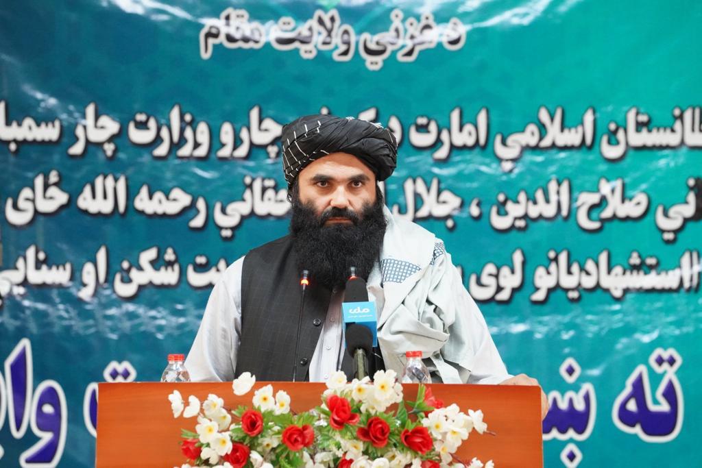 د افغانستان د کورنیو چارو وزیر سراج الدین حقاني په غزني کې د خبرو پر مهال وویل، چې د پخواني شوروي اتحاد (روسیې) او د امریکا او ناټو په جګړو کې د پاکستان خلکو او علماوو له افغانانو سره ښه چلند کړی وو، خو د پاکستان حکومت له خوا په زور د افغانانو د شړلو پرېکړې د افغانانو او ټولو