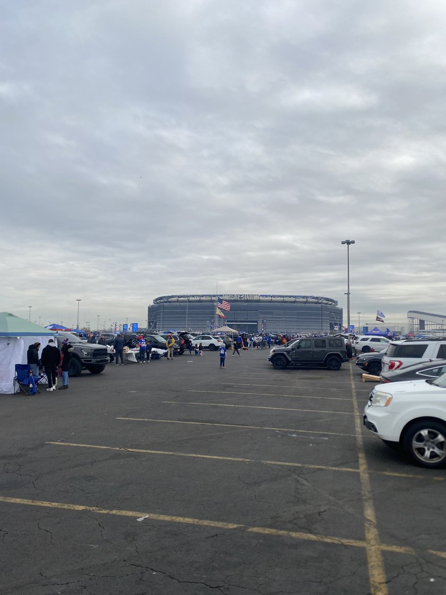 UmassReindeer's tweet image. Let’s go Giants #TankForCaleb