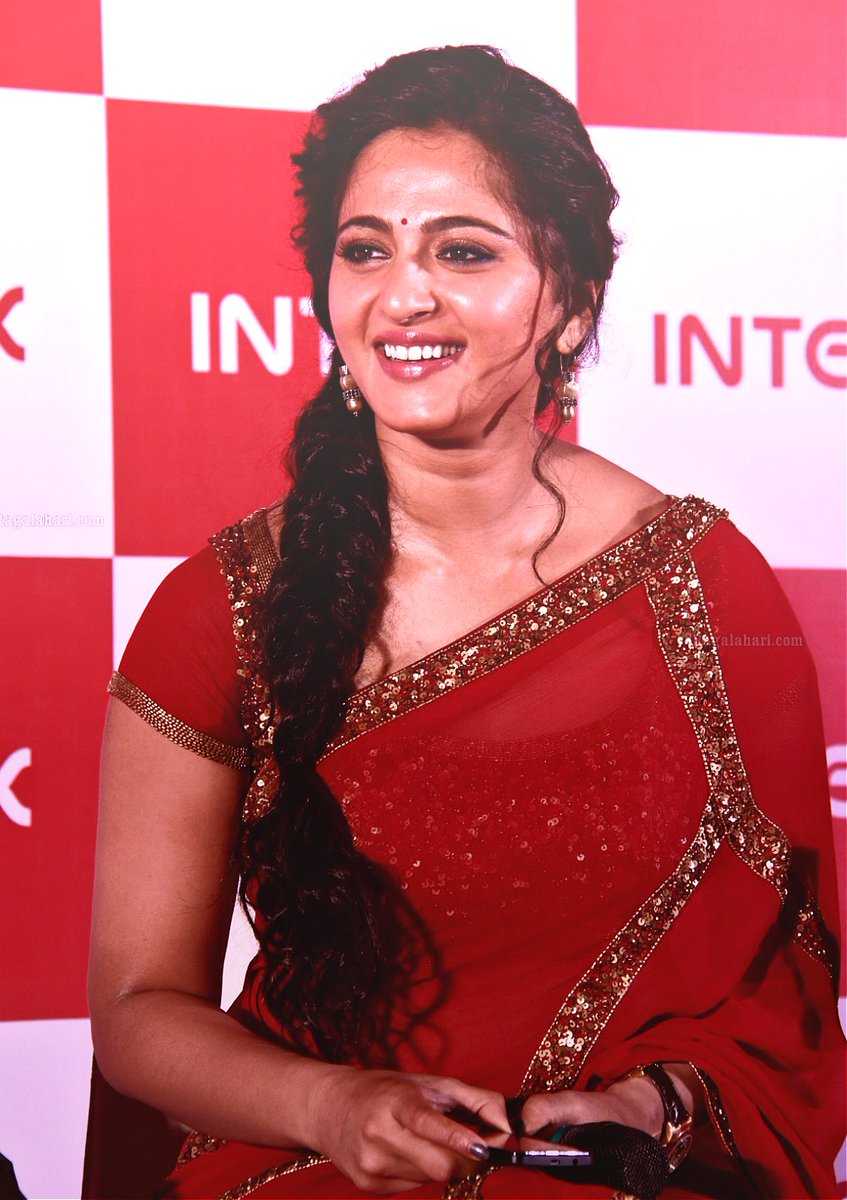 SweetyShettyFb's tweet photo. And the wait to see this prettiest woman continues 🥺❤️

#AnushkaShetty @MsAnushkaShetty https://t.co/QWqTNgpJWi