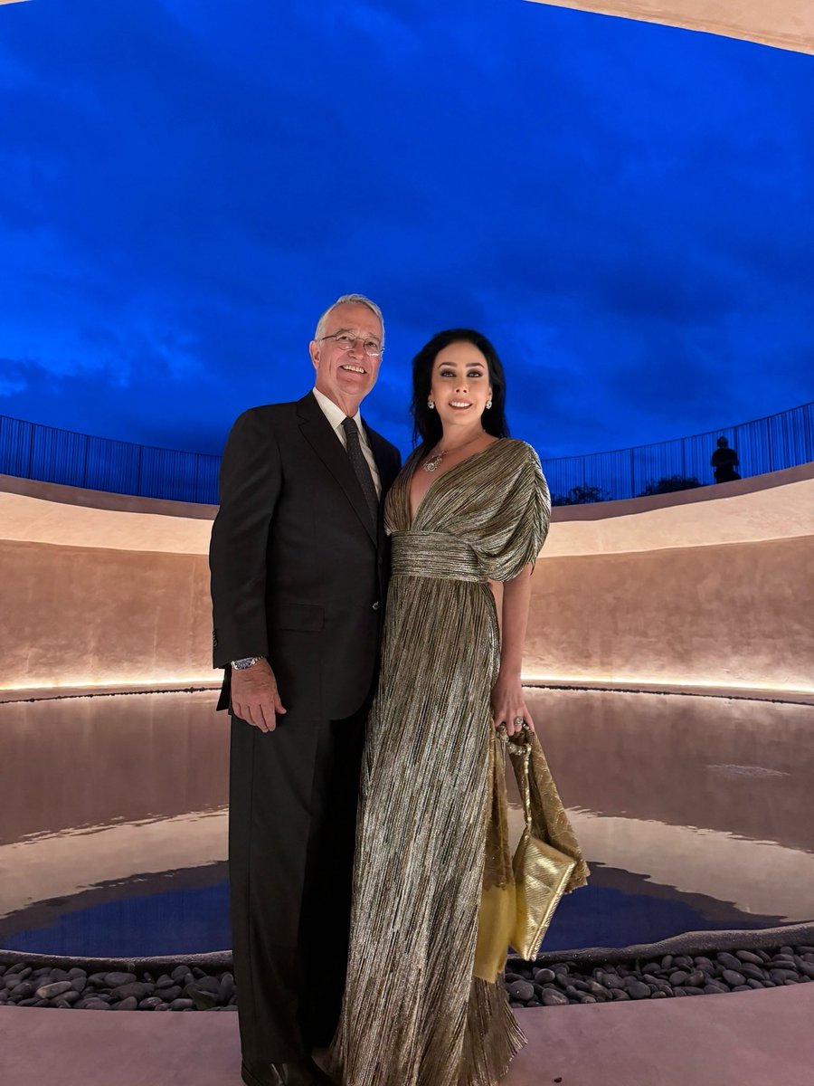 RicardoBSalinas's tweet photo. Mi amorcito @MLMSalinas y yo andamos en Los Cabos de boda 😌. https://t.co/wWOKQE7JmB