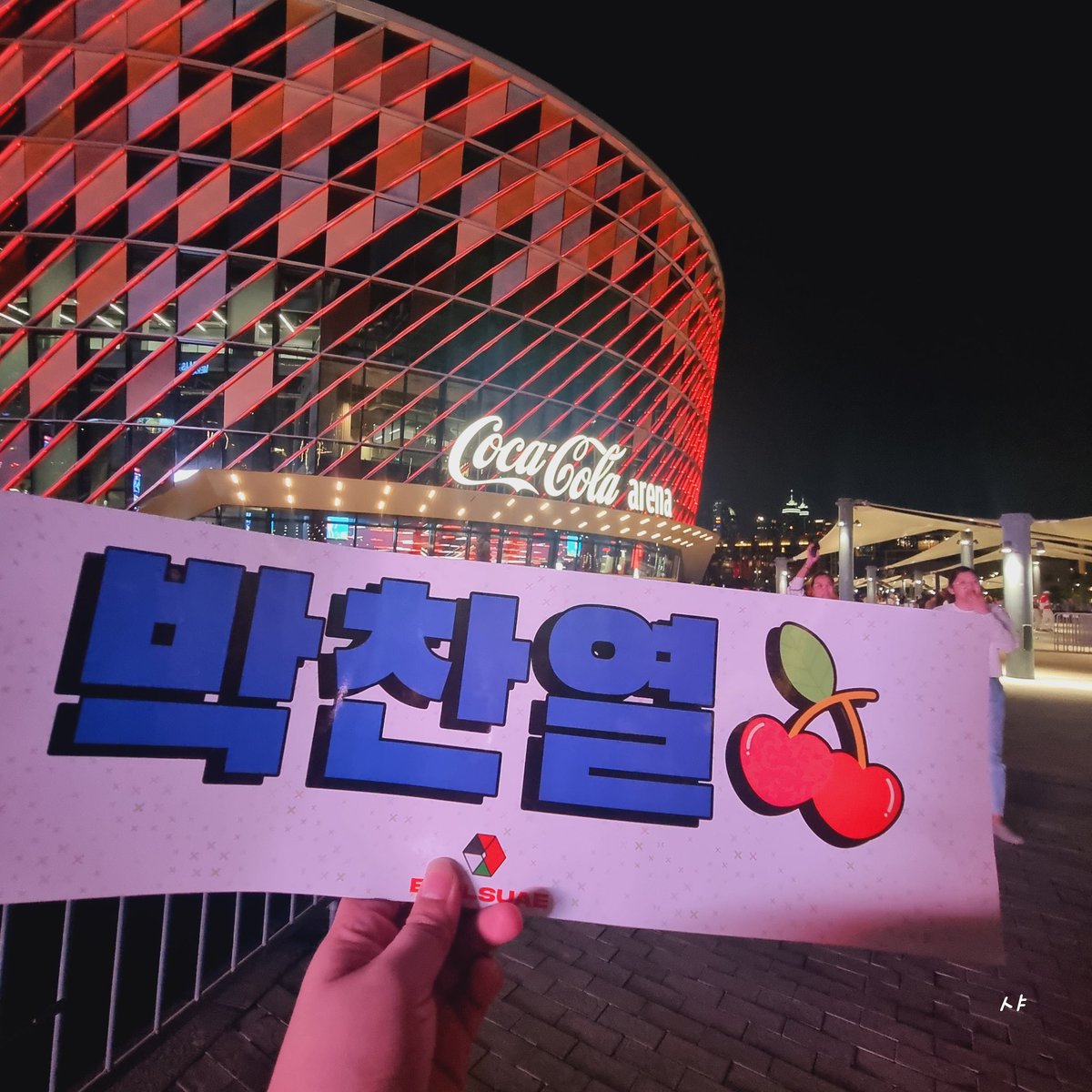 aeontrash's tweet photo. Throwback to his #koreaspotlight performance here in Dubai!

Happy birthday to both of us, Chanyeol!!!!

#SweetCheryBossDay
#체리대장_찬열_HBD
#HappyChanyeolDay https://t.co/JyfbZWzBzj