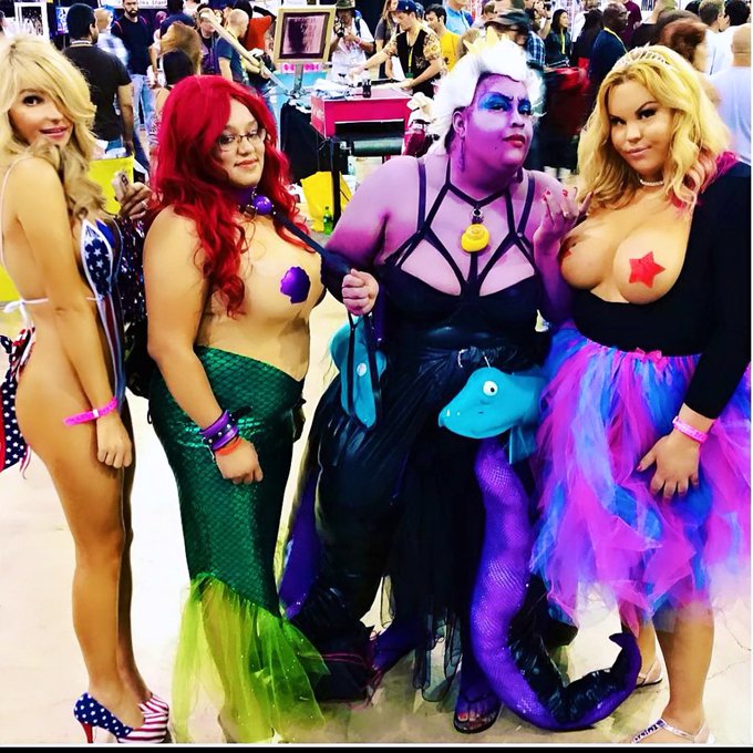 Aww 🥰 Kara and I with Ariel and Ursula at Exxxotica https://t.co/SDUrDN0xtM