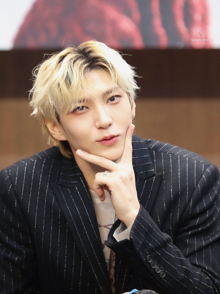 Starlight_sheep's tweet image. 231125 Jump Up 점프업 팬싸인회 HD

약간 귀여운데…？

#정택운 #레오 #LEO 
#빅스 #VIXX #CONTINUUM 
@JUNGTW_LEO