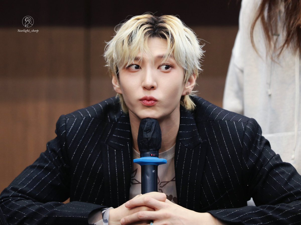 Starlight_sheep's tweet image. 231125 Jump Up 점프업 팬싸인회 HD

약간 귀여운데…？

#정택운 #레오 #LEO 
#빅스 #VIXX #CONTINUUM 
@JUNGTW_LEO