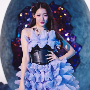 RORAGLOBAL's tweet photo. [📸] 271123

#RORA visuals on 'BATTER UP' MV

🔗https://t.co/TYva9dRrux

BATTER UP OUT NOW  
#BABYMONSTER_DEBUT_DAY 
#BABYMONSTER @YGBABYMONSTER_ https://t.co/HT50egOJAR