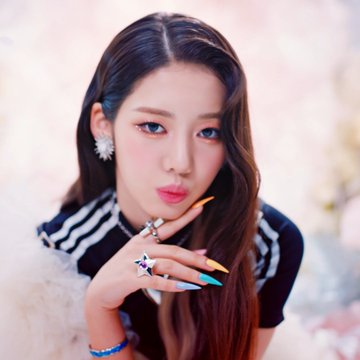 RORAGLOBAL's tweet photo. [📸] 271123

#RORA visuals on 'BATTER UP' MV

🔗https://t.co/TYva9dRrux

BATTER UP OUT NOW  
#BABYMONSTER_DEBUT_DAY 
#BABYMONSTER @YGBABYMONSTER_ https://t.co/HT50egOJAR