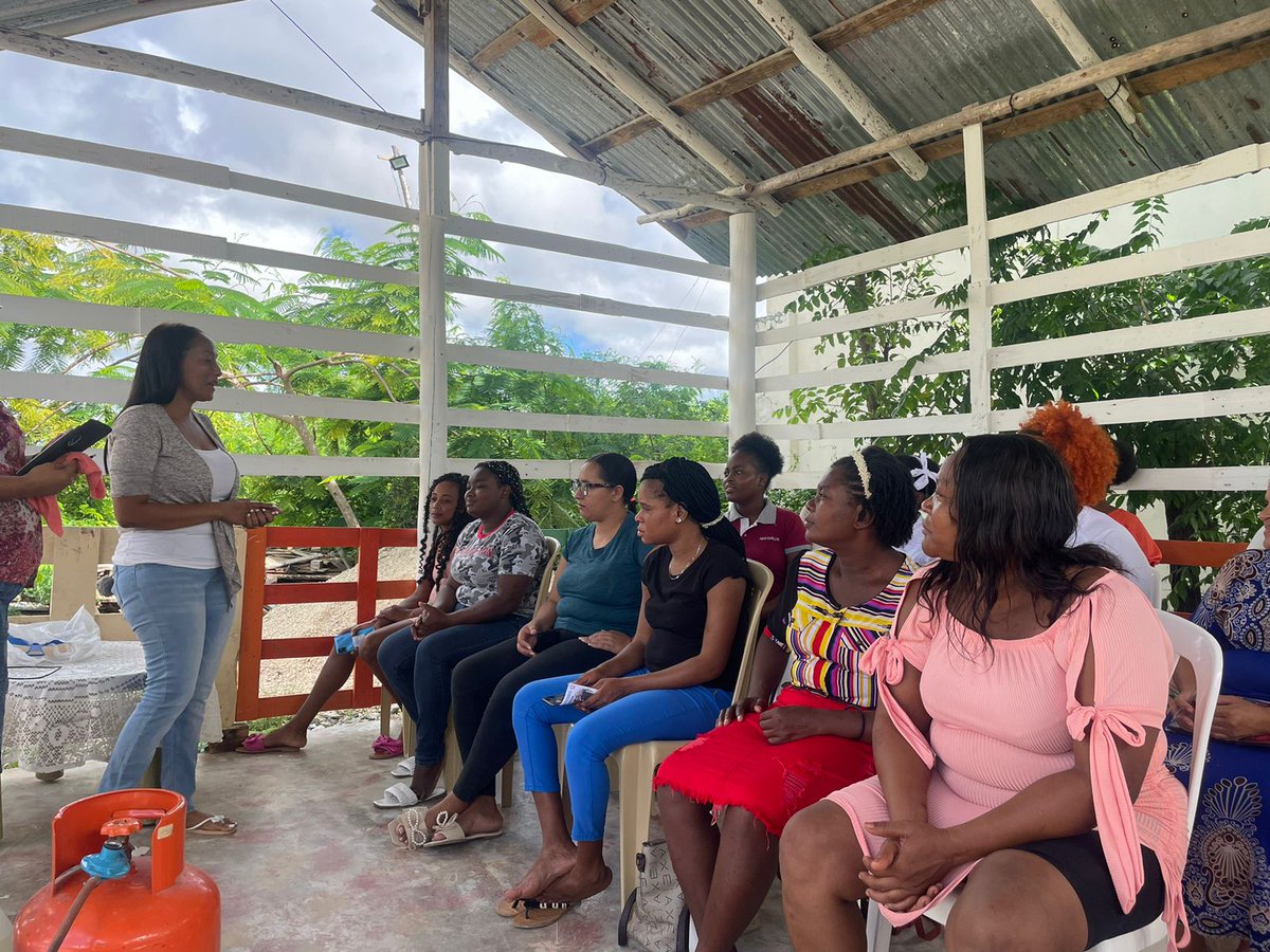 mvfloresc's tweet image. Seguimos capacitando. Hoy en Mi Casita Bella. #CAMBIEMOS