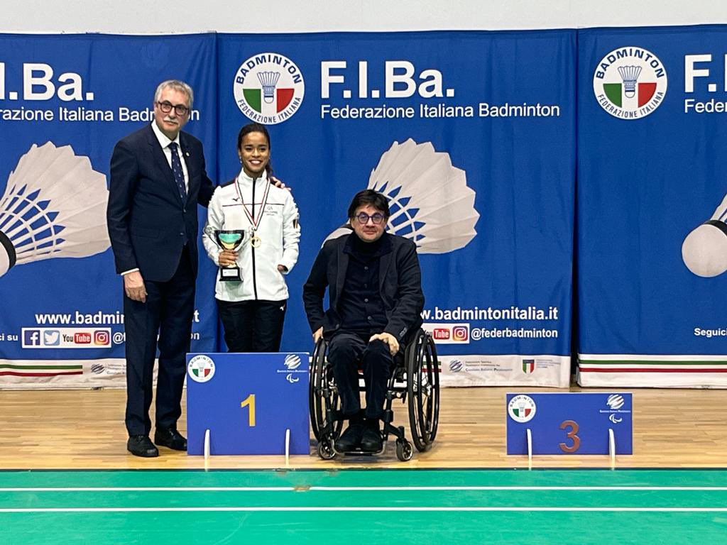 Oggi a Milano per i Campionati
Italiani Assoluti di Badminton e Para-Badminton 2023🏸. È sempre una grande emozione premiare le nostre atlete e i nostri atleti e condividere con loro i risultati raggiunti. Complimenti a @FederBadminton per aver organizzato l’evento. 👏