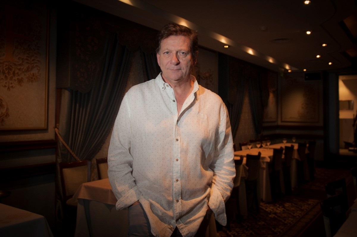 Osmar Núñez quiso siempre ser actor y a los 16 años estudiaba en <a href="/elLaferrere/">Teatro Municipal Gregorio de Laferrere</a>. En esos años era vecino de Hurlingham, donde pasó gran parte de su adolescencia. “Amo Hurlingham, allí pasé mis días más felices” afirmó en #MundoHurlinguero por <a href="/radiounahur/">radiounahur</a> 
hurlinghamaldia.com/osmar-nunez-am…