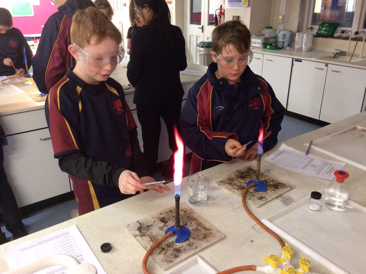 RendcombScience's tweet photo. Science club fireworks #stem #science #rendcombcollege #cocurricular https://t.co/ur20LRKqq8