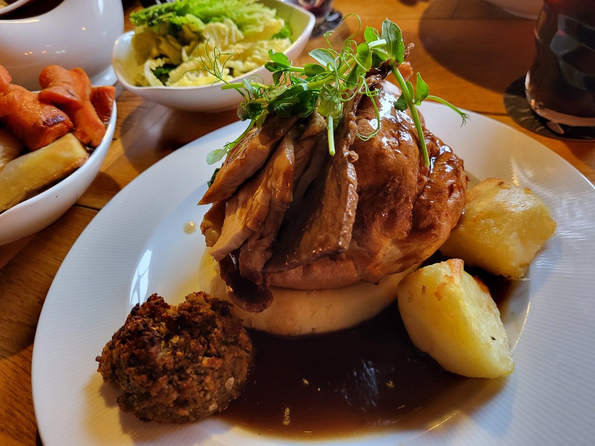 JDearnshaw's tweet photo. Delicious Sunday lunch &amp; a cheeky Blondie Cheesecake 😋 at #TheCherryTree 

Great to see this #Horbury business bustling 👍

#lovehorbury https://t.co/Cub9dcTYke