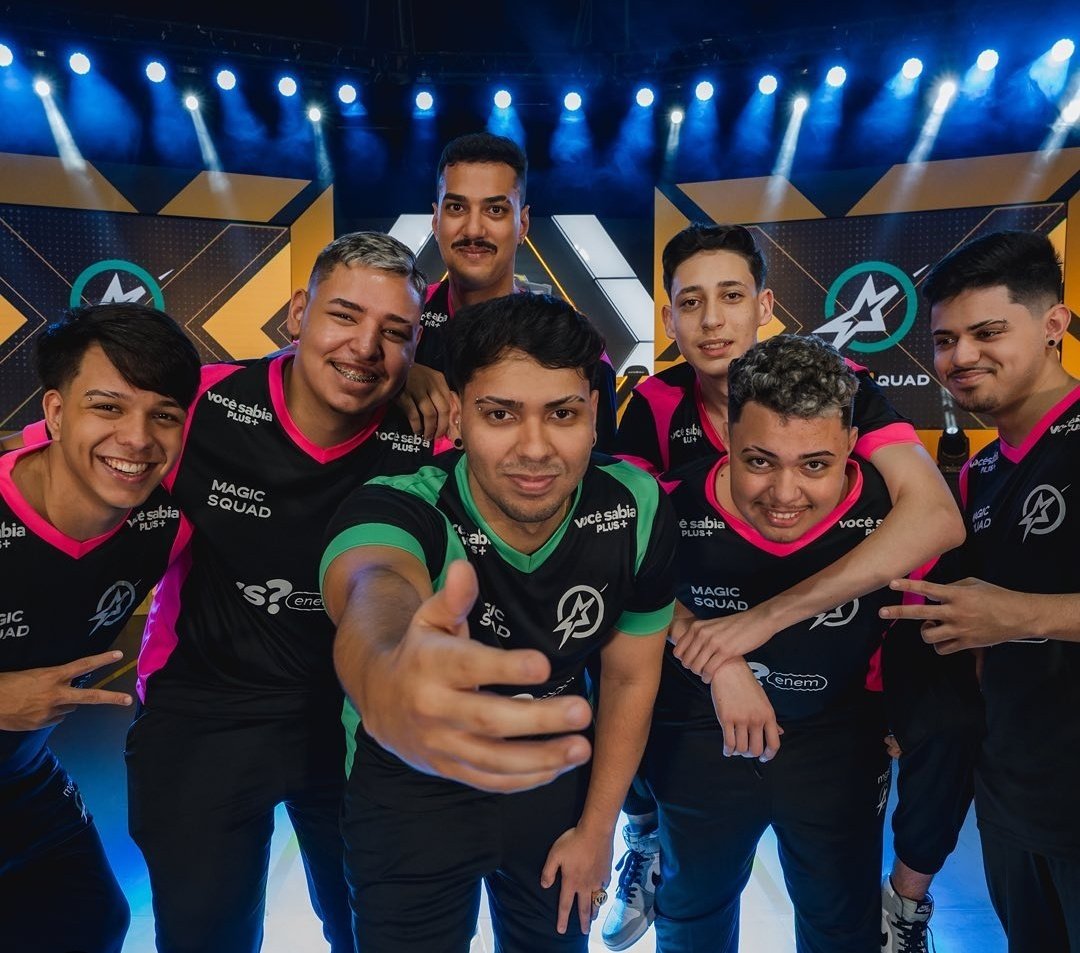 PHZERAW's tweet photo. A MAGIC SQUAD É CAMPEÃ MUNDIAL DE FREE FIRE 🇧🇷🇧🇷🇧🇷🇧🇷🇧🇷🇧🇷 https://t.co/QZBq2dMwtL