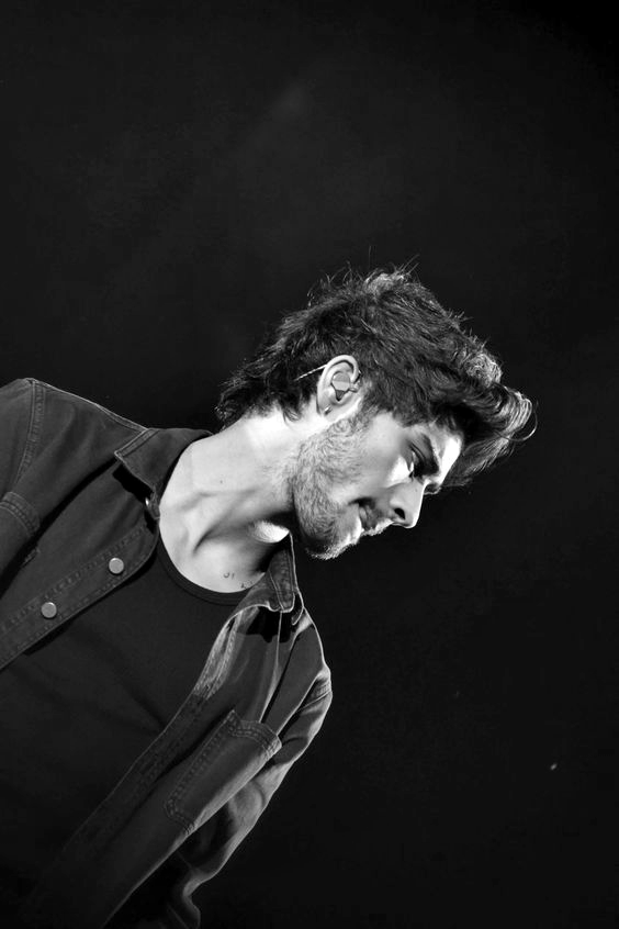 zayn in black&white ♡ (@bwzaynmalik) on Twitter photo 