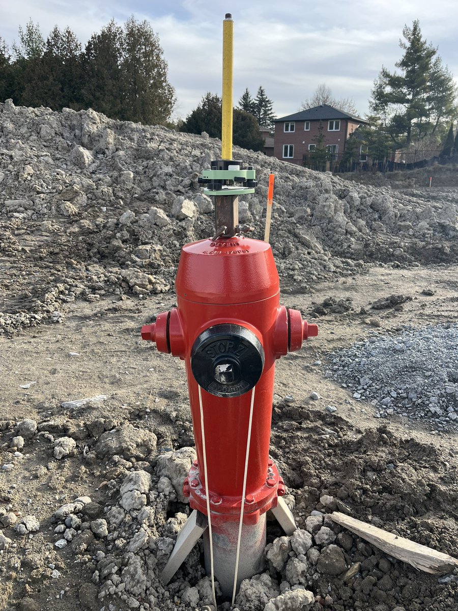 JustinSaftic's tweet photo. This hydrant is working on a Sunday! #hydrants #hydrant #firehydrant #firehydrants #hydrantsofX https://t.co/cIw2mGsJca