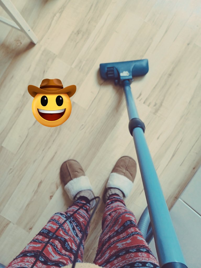enmeterdumheter's tweet photo. Blev dammsugning, slappa, fika hos en dam med Liza. 🙂 Annars varit hemma hela dagen tror jag! 🤷♂️🙏 Imorgon är det ny vecka med nya utmaningar! Önskar er alla allt gott och välmående! Fridens! 👋💯❤️
#motivation #hälsa #psykiskohälsa #stress #ptsd #introvert #vecka https://t.co/Au01XKIpSq