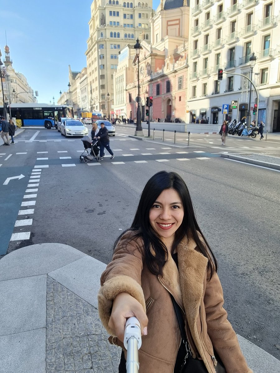 KariSaremi's tweet photo. España está que te enamoras 🖤 https://t.co/PvhtUtbRAx