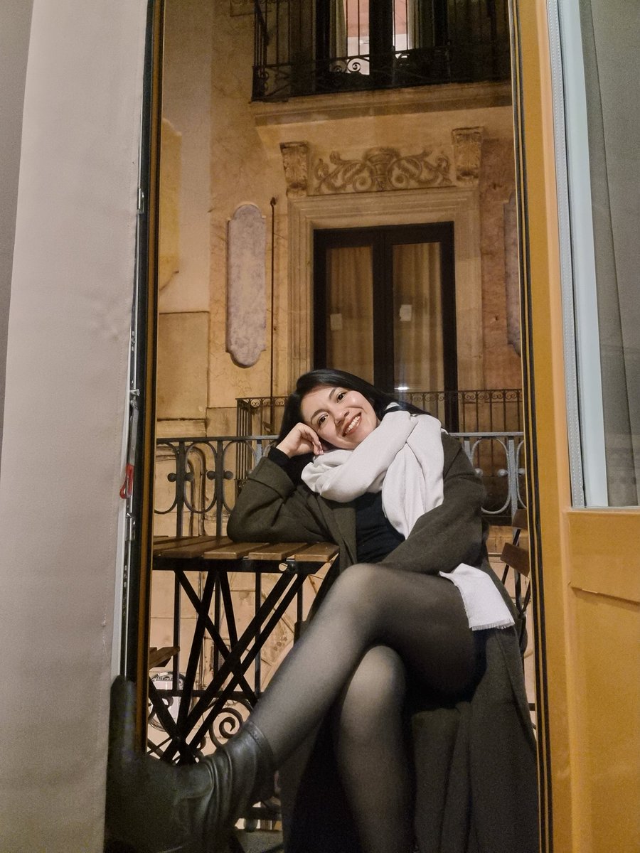 KariSaremi's tweet photo. España está que te enamoras 🖤 https://t.co/PvhtUtbRAx