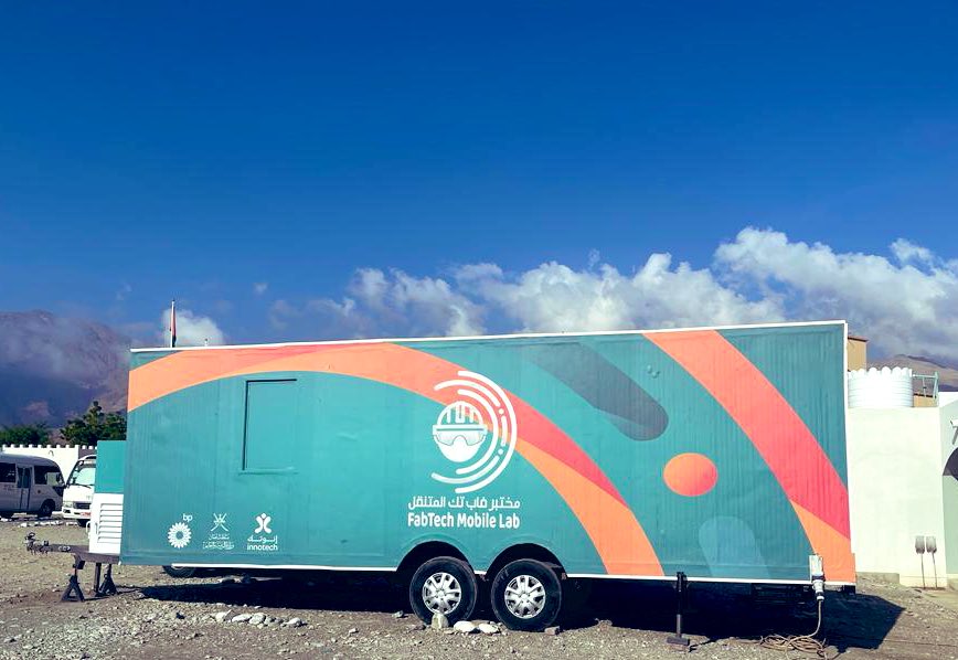 EduGovDkh4215's tweet photo. تشرّفت المدرسة اليوم الأحد بزيارة مختبر فاب تك المتنقل من شركة إنوتك (أول شركة عمانية متخصصة في الطباعة ثلاثية الأبعاد) والمدعوم من شركة bp Oman.يهدف المختبر لنشر ثقافة التصنيع والتعريف ببيئة المصانع لدى الطلبة .. #تعلم_مستدام
#bpoman
#innotech_om
#fabtech
#fabtech_mobile_lab https://t.co/Y6hYrh2L5q