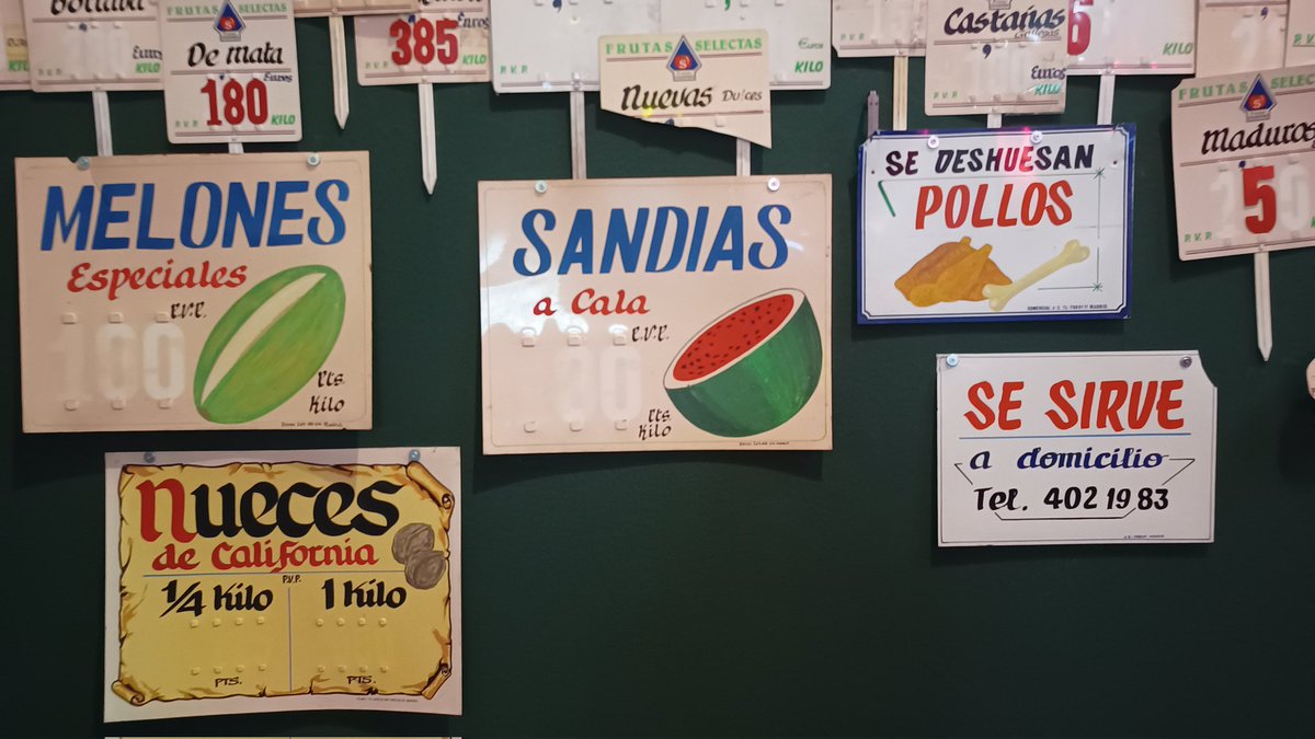 Iulius_86's tweet photo. En @centrocentro, original e interesante expo sobre el diseño gráfico en el comercio local que te hace ser consciente del trabajo que hay desde una servilleta o una bolsa pasando, por supuesto, por la rotulación y cartelería de antaño. Historia viva.

#dideño #comercio #Madrid https://t.co/4rfTn2R5d0