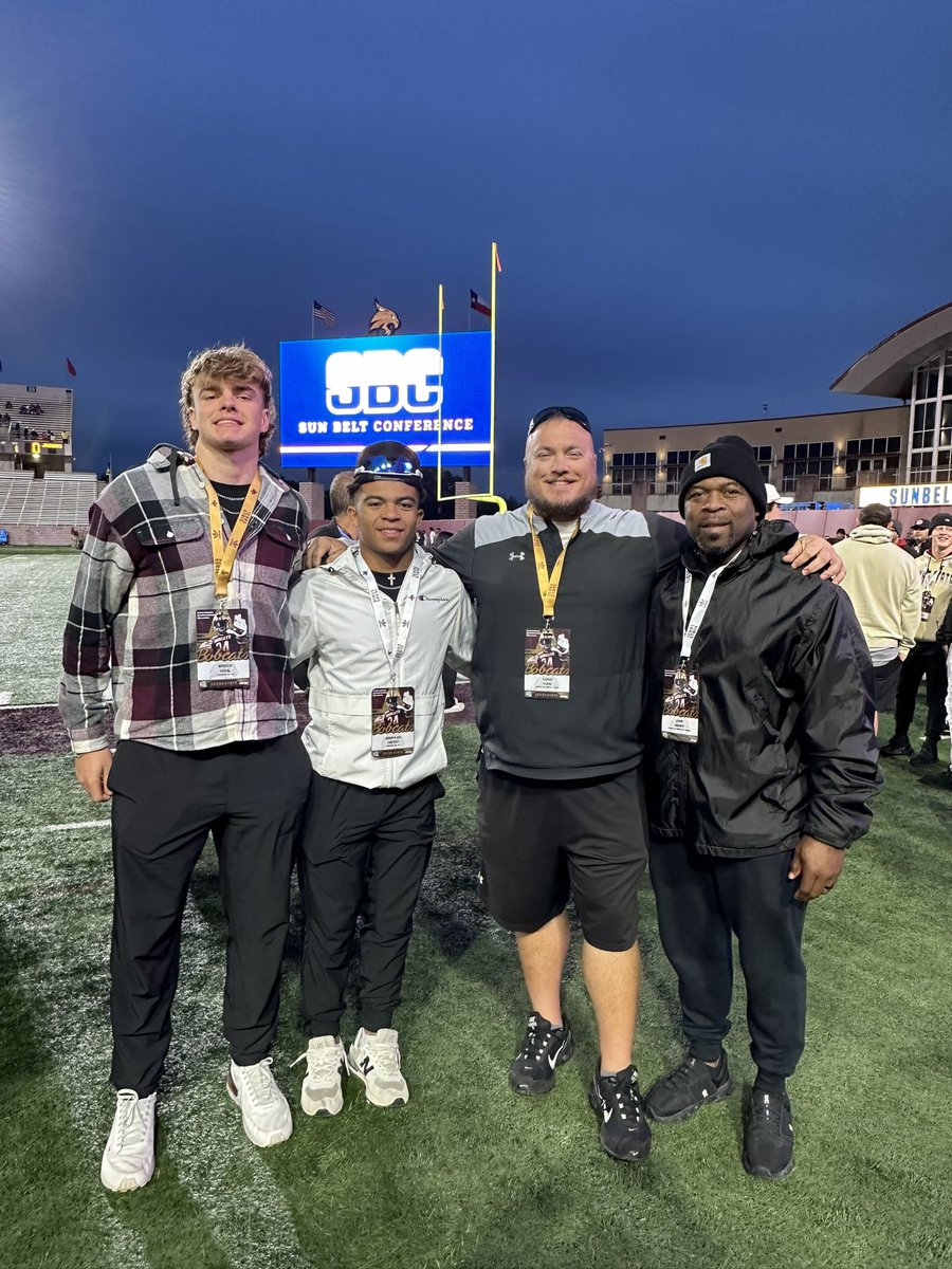 Brayl0n_H3nry05's tweet photo. Had a great game day visit with @TXSTATEFOOTBALL thank you @CoachMart1nez @ericstephens24  and @CoachJ_Gray for the talk
The atmosphere was great and the Bobcats got the win https://t.co/KEZ6Rre4Wb