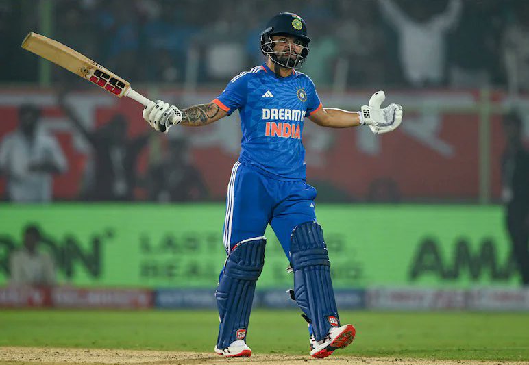 jayhere__'s tweet photo. Lord #RinkuSingh🙌 
#INDvAUS https://t.co/LKZYgoVVls