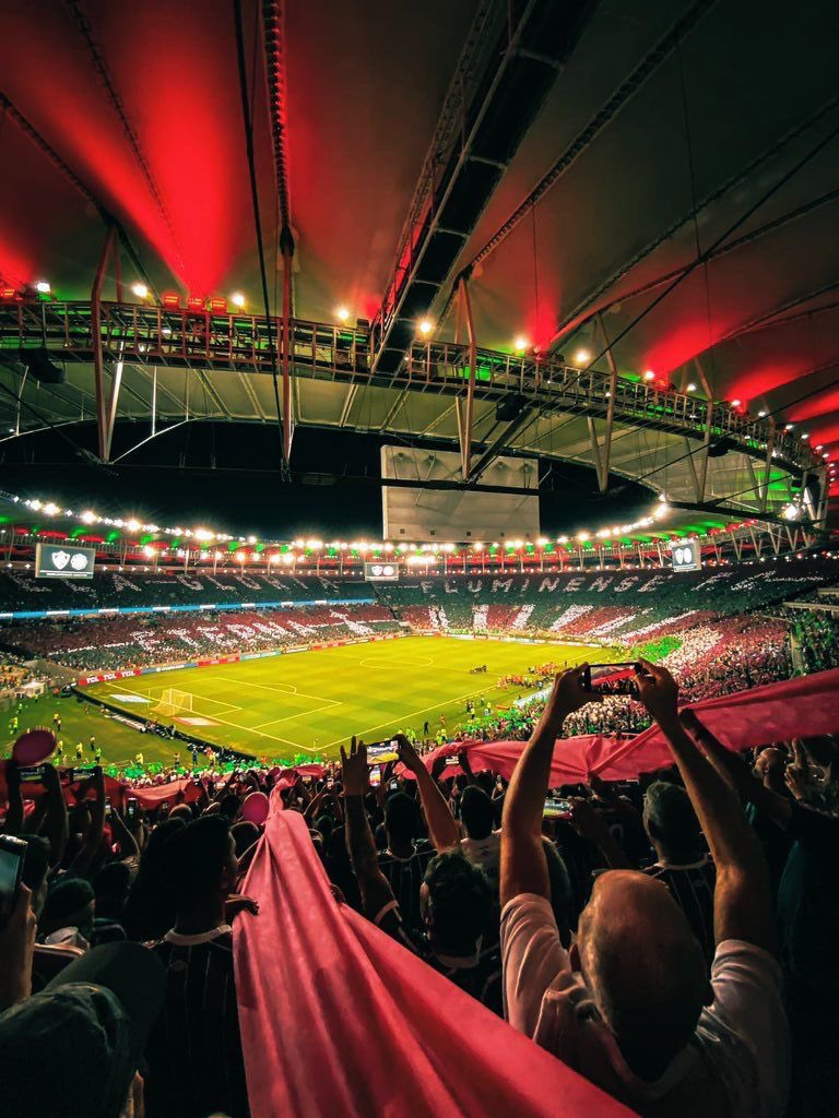 camisa_9__'s tweet photo. A torcida do Fluminense é fraca porque colocou baixo público na 35° rodada do brasileirão 21:00 da noite de um sábado contra o poderoso Coritiba…. Todo mundo de ressaca e duro nesse mês de novembro, ou esqueceram que somos os campeões da AMÉRICA ??!!! https://t.co/ZOecetwT8b