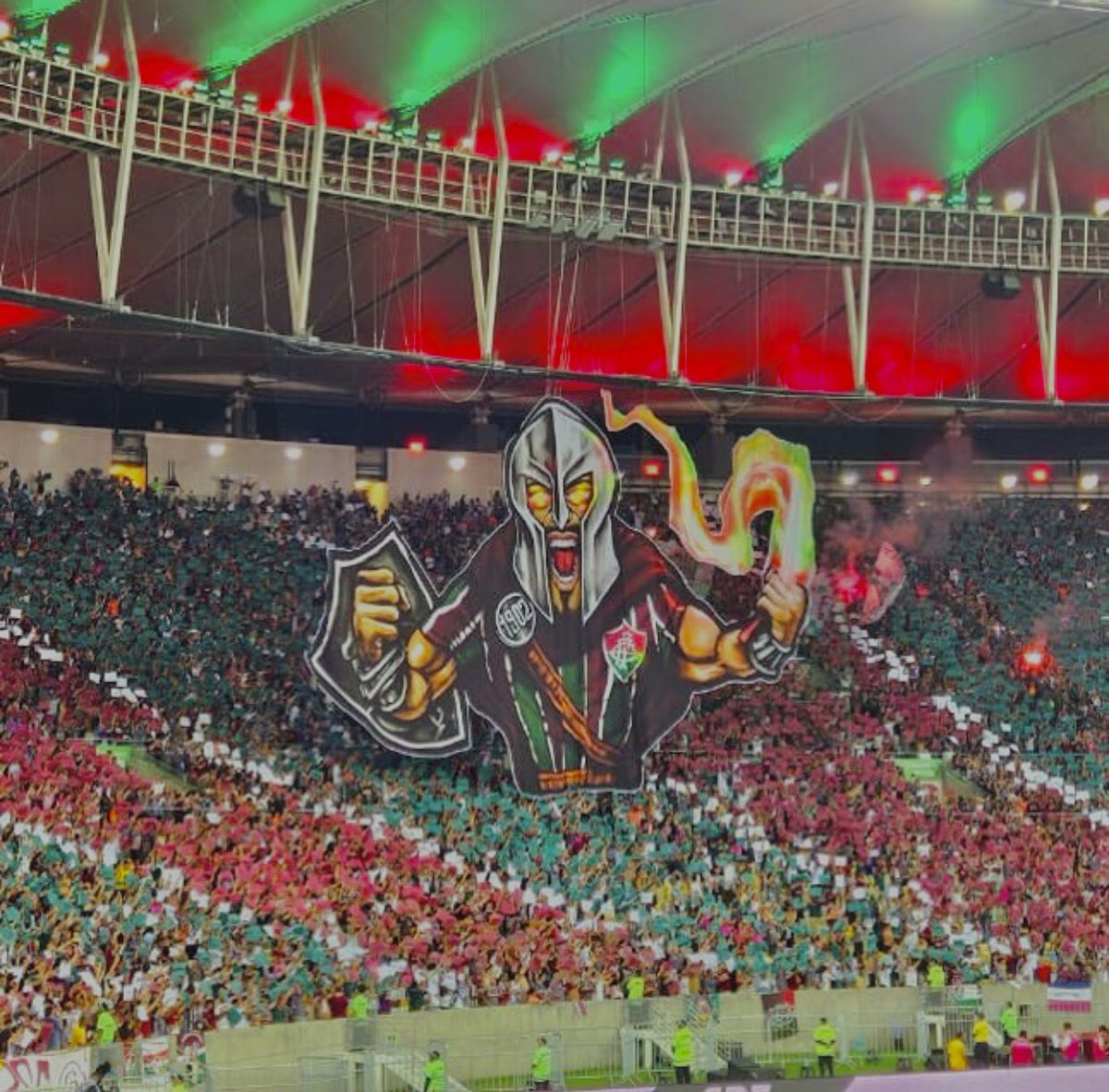 camisa_9__'s tweet photo. A torcida do Fluminense é fraca porque colocou baixo público na 35° rodada do brasileirão 21:00 da noite de um sábado contra o poderoso Coritiba…. Todo mundo de ressaca e duro nesse mês de novembro, ou esqueceram que somos os campeões da AMÉRICA ??!!! https://t.co/ZOecetwT8b