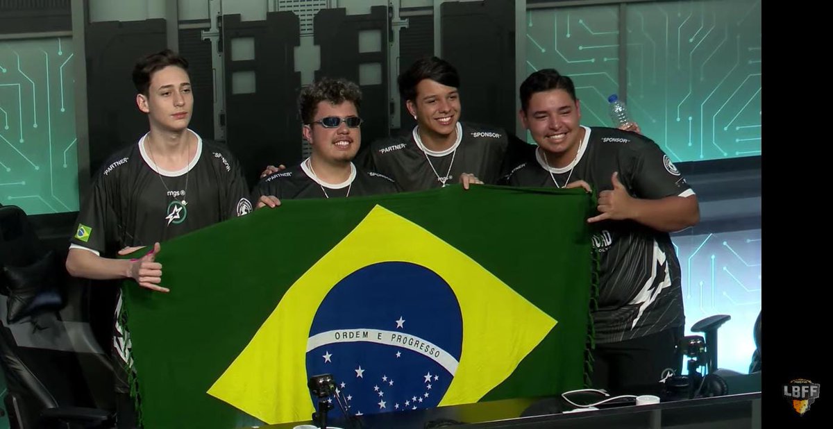 laissa_ingrid's tweet photo. SOMOS CAMPEÕES MUNDIAIS !!! 😭😭😭😭 QUE ORGULHO DE VCS 💚💚 https://t.co/tENVt5KYQ1