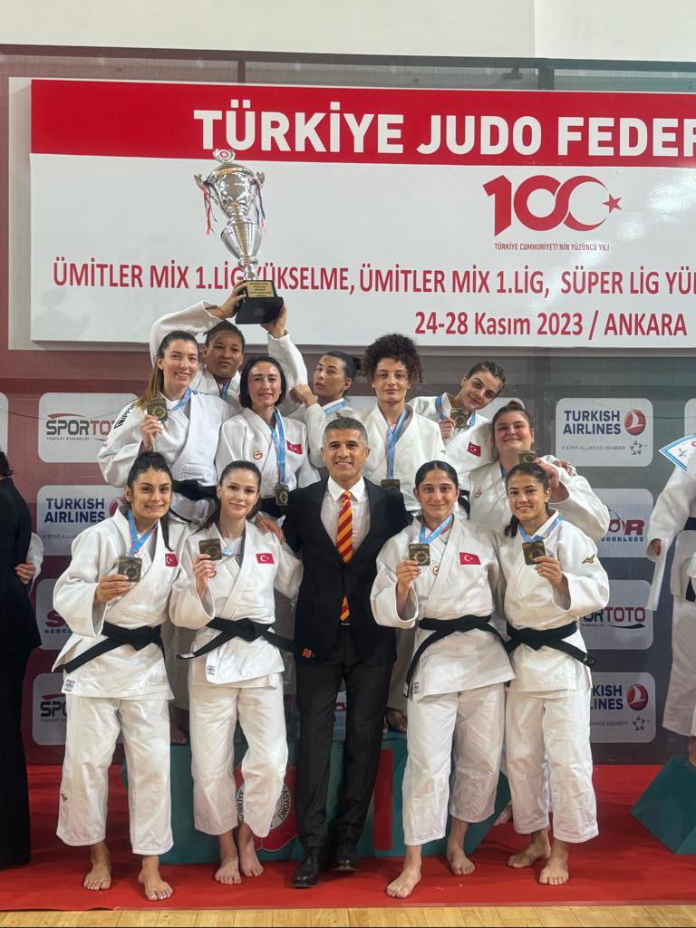 Final etabı Ankara'da yapılan Türkiye Süper Lig müsabakalarında A Kadın Takımımız tüm rakiplerini yenerek Türkiye Süper Lig şampiyonu oldu. 👏