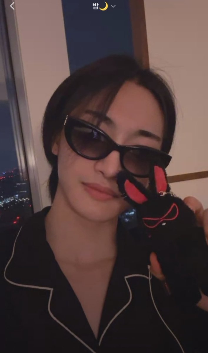 sankaissed's tweet photo. SEONGHWA WEARING GLASSES AND LOOKING LIKE MITO 😭 https://t.co/fuVN25tp6d