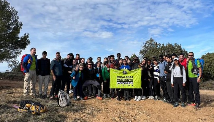 paerialleida's tweet photo. ⛰️60 joves de Lleida han participat una ruta senderista per la serra de Prades, organitzada per la Regidoria de Joventut amb el suport del Club Escalada i Muntanya Pardinyes. 

🔛L'activitat forma part de la programació de tardor de @lleidaJove 

👉🏽https://t.co/bw0sWtgykY https://t.co/fGQO8D9Mas